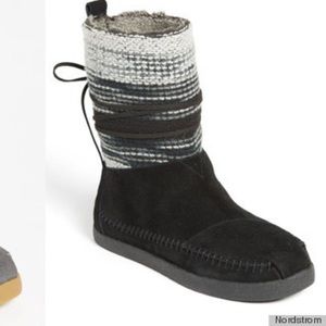 TOMS NEPAL UGG BOOTS FUZZY SOFT FURRY BOOTS